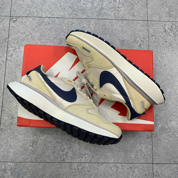 W Nike Phoenix Waffle - LT Orewood BRN/Midnight Navy