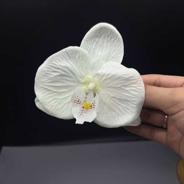Hoa lan cài tóc cô dâu màu trắng kem vải size 10cm