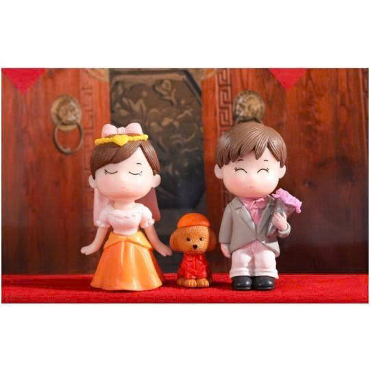 CẶP ĐÔI TAY TRONG TAY ( CAO 7cm x NGANG 4cm