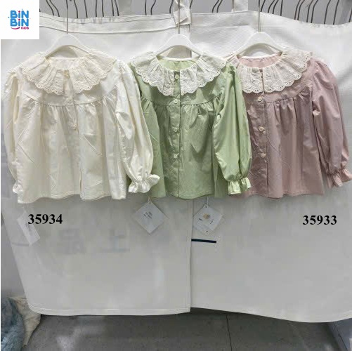35934- Áo TD cổ bèo hoa kem