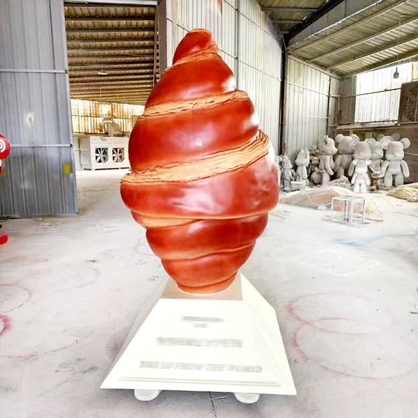 Mô Hình Bánh Croissant Khổng Lồ Như Thật