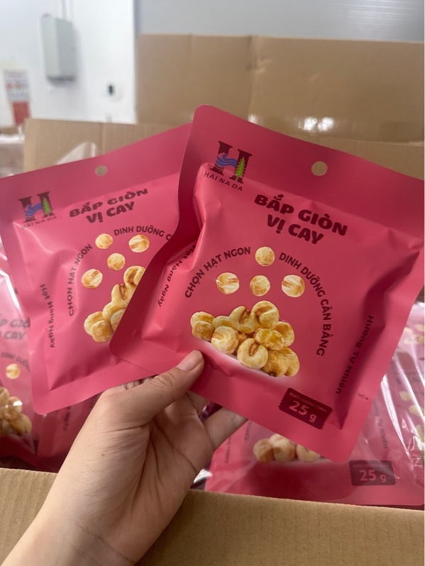 Bắp giòn vị cay Hainada (1 bịch/20 gói) ( 8 bịch /thùng )