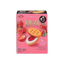Bánh quy kẹp kem sữa và dâu tây YBC Strawberry & Milk Cream Sandwich 6 cái