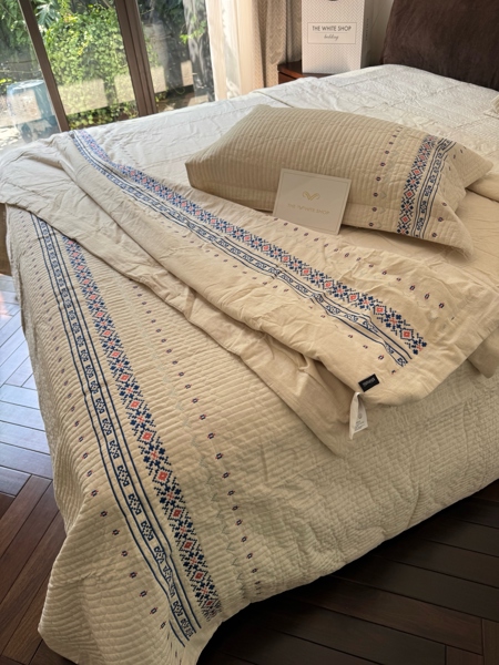 Bộ ga "Tố Bạch" | Linen - Thêu thổ cẩm xanh (Chăn hè) - KL02 - Màu trắng