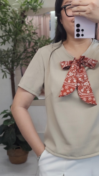 ÁO NƠ CỔ MỚI - KEM HOA