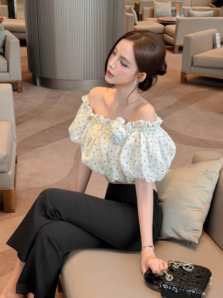ÁO TRỄ VAI CHẤM BI
