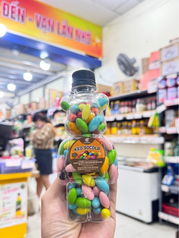 Chai kẹo nhộng socola 200g ( hình gấu )