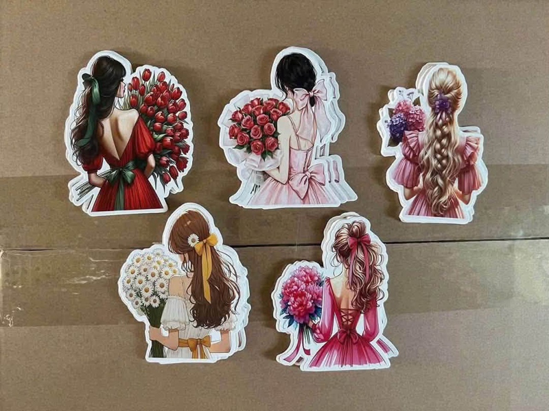 Tệp 50 cô gái ôm hoa mix mẫu