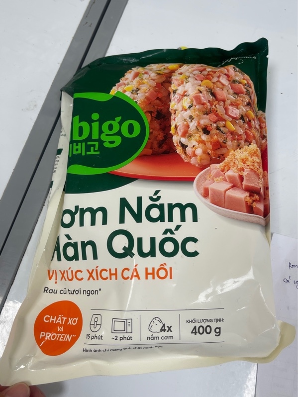 Cơm Nắm Hàn Quốc Vị Xúc Xích Cá Hồi
