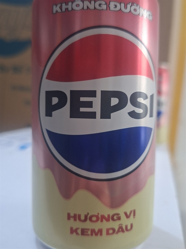 Pepsi Hương Vị Kem Dâu Tây Không Calo 235ml