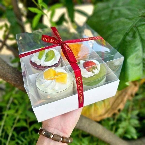 Hộp giấy nắp mica 4 ngăn