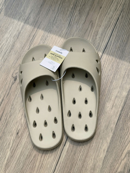 Dép lỗ nhà tắm siêu nhẹ chống trượt Comfy - màu be, size L 28cm 2117