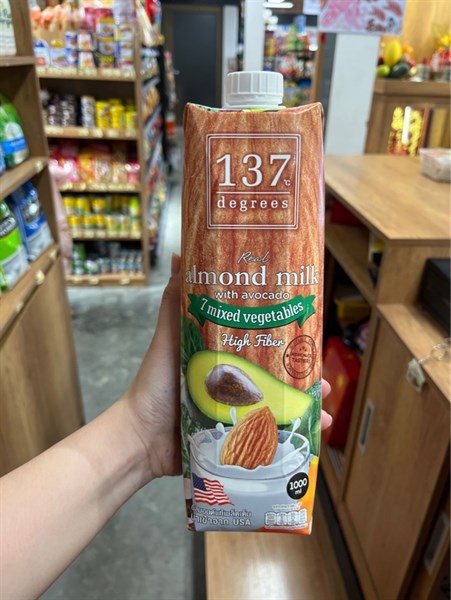 Sữa hạt hạnh nhân bơ và rau củ 137 Degrees hộp 1L