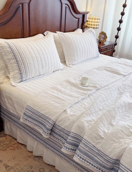 Bộ ga chần “Bán Đảo” | Cotton len cừu - Chần sọc, viền thổ cẩm xanh - 4 món - Trắng - LX14.1