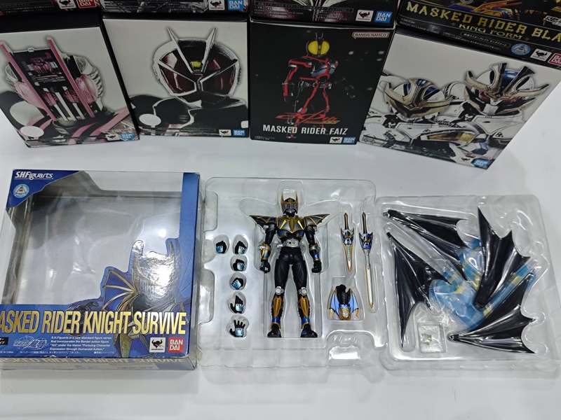 Mua bán Mô Hình SHF Kamen Rider Knight Survive Có TT