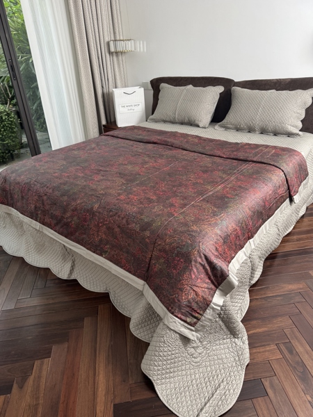 Bộ ga chần VIP “Xuân Phong Lộ Hoa” | Tencel Cotton 80s in hoa - Hai mặt, viền xám bạc bản rộng - Chăn 220x240, ga 250x270 - Đỏ nâu - LX54