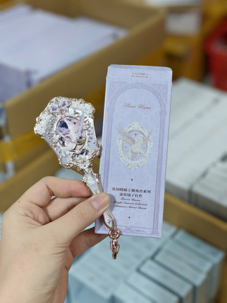 Hoa biết - Charm móc khóa gương mini kì lân tím - Ảnh 1