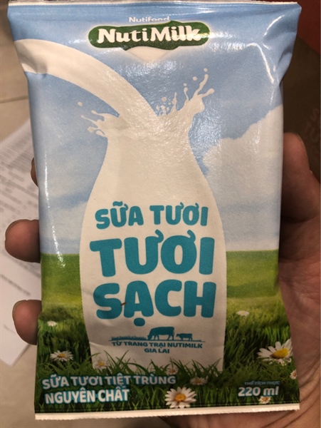 Sữa tươi tiệt trùng nguyên chất Nutimilk 220ml