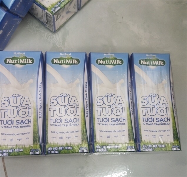 Sữa tươi tiệt trùng ít đường Nutimilk 180ml