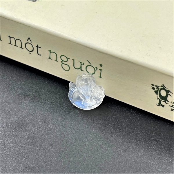 Hồ ly đá mặt trăng mới