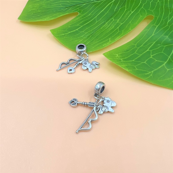 Móc treo ngựa và bộ cung tên CA860