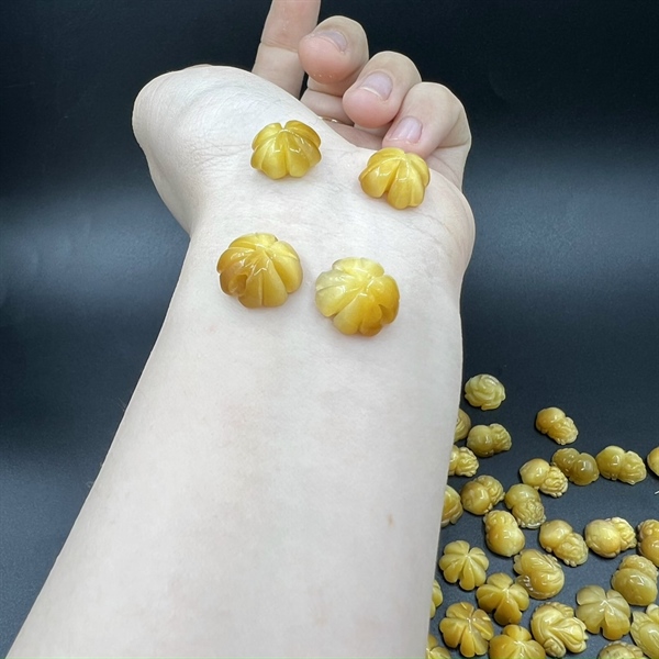 Cỏ 4 lá mắt hổ vàng tâm