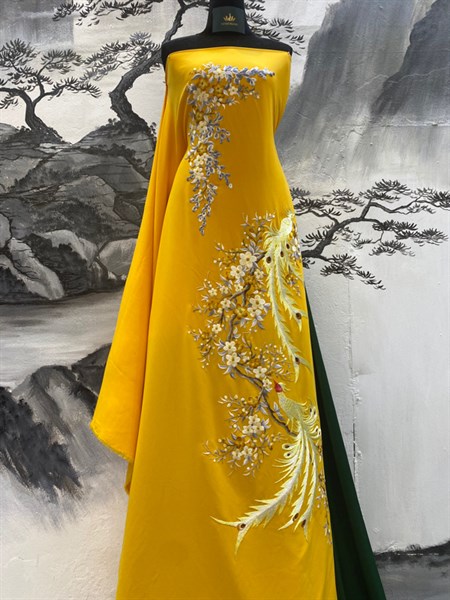 Áo vàng thêu tay phượng