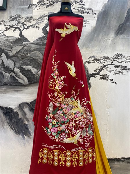 V thêu tay đỏ đô