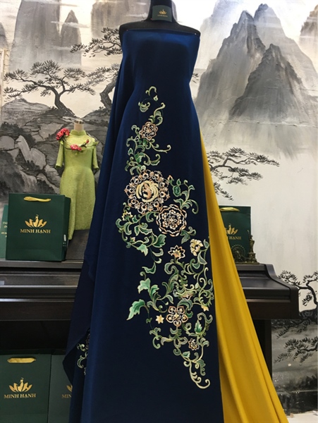 Áo đai tím than thêu tay