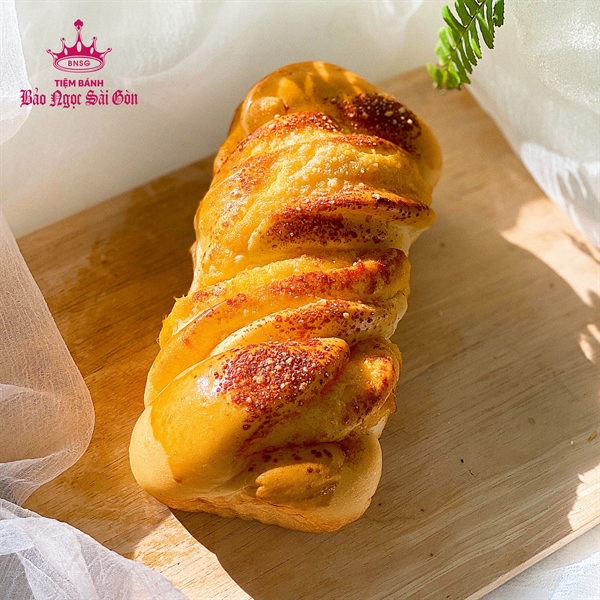 Bánh mì chà bông sốt trứng muối
