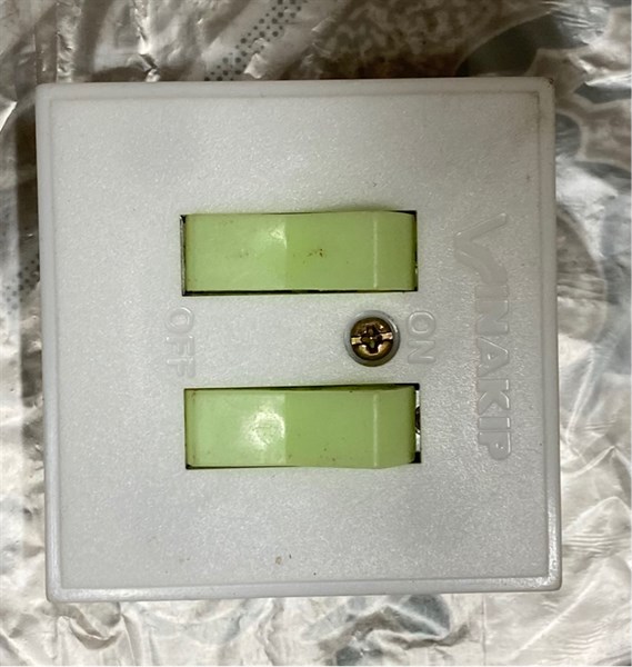 Mặt công tắc đôi nổi Vinakip