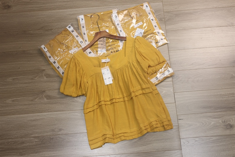 Áo Top Mango cộc tay màu vàng