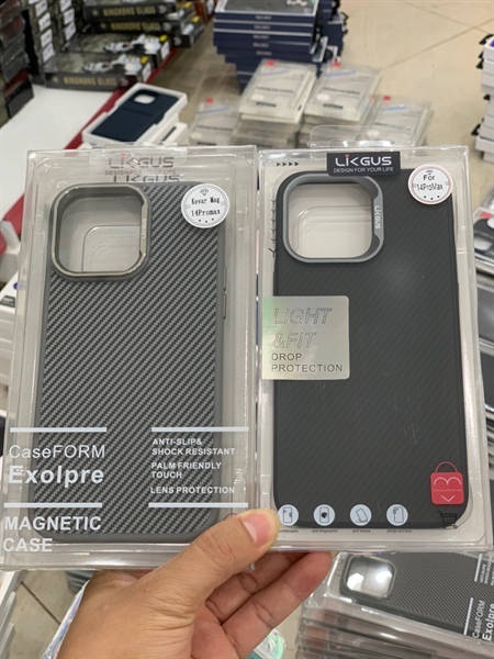 Ốp iPHONE 13 Pro Max 6.7 LIKGUS Cacbon