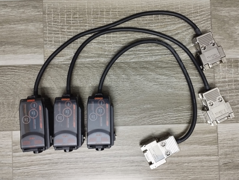 Bộ giao diện truyền thông (RS-232C / XM2S-09). Dùng cảm biến thông minh / cảm biến laser Omron: ZX-SF11 (Like New)