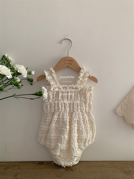 Suit 3 lỗ nhún bèo ngang Jenny