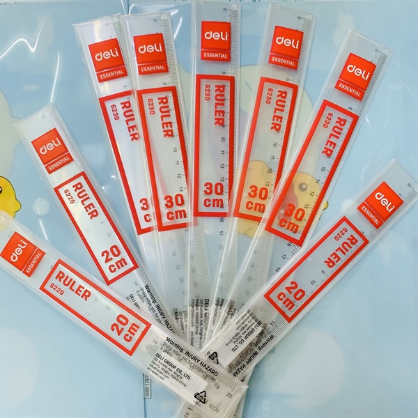 Thước kẻ nhựa 20cm DELI 6220