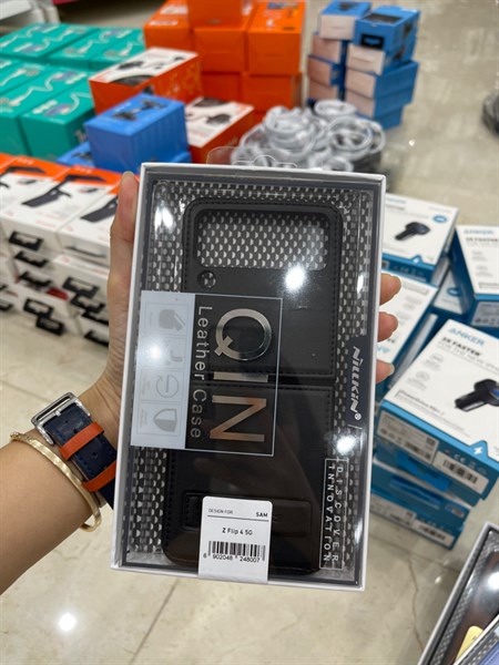 Ốp SAMSUNG Z FLIP 4 NILLKIN QIN