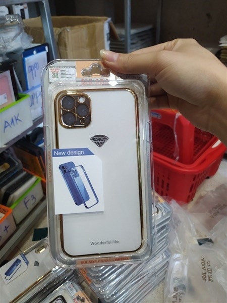 Ốp iPHONE 13 6.1 SULADA trong viền xi