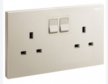 Ổ cắm đôi Chuẩn Anh có công tắc 13A , màu Sâm banh