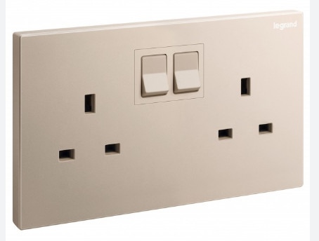 Ổ cắm đôi Chuẩn Anh có công tắc 13A , màu vàng đồng