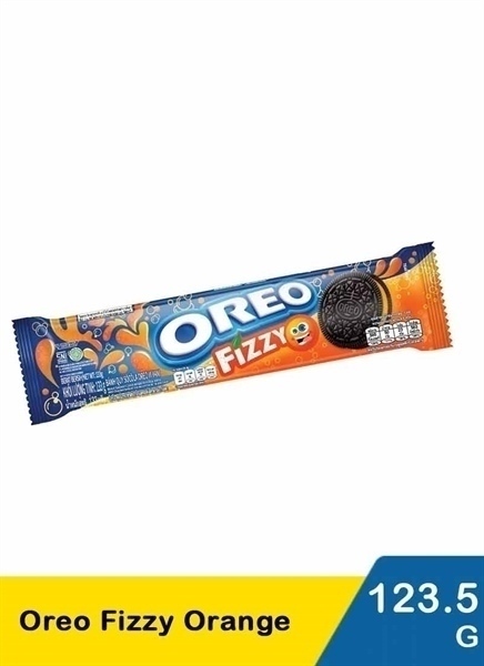 BÁNH QUY SOCOLA OREO THỎI KEM VÀ KẸO VỊ CAM 123,5G