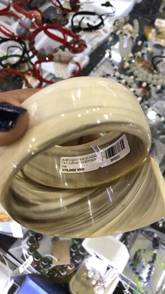 05-BP(020016819.2C)VÒNG TAY VUÔNG BẢN 3CM SỪNG BÒ
