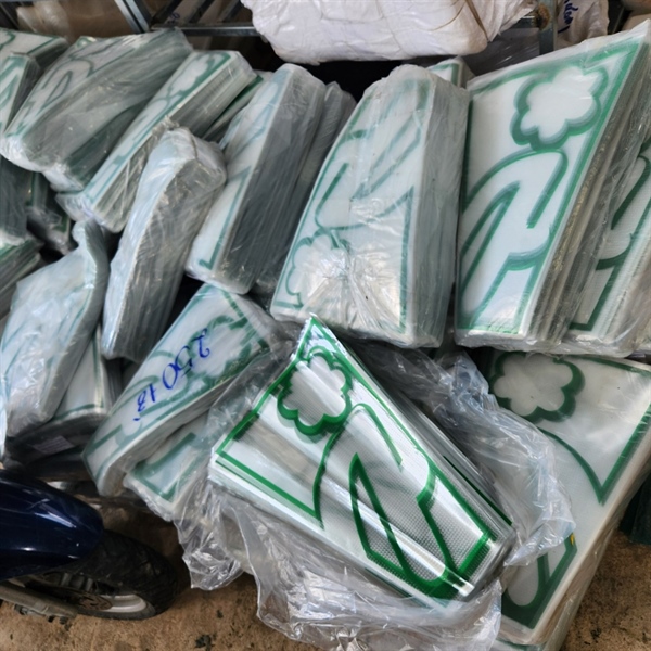 Bịt lỗ kim lồng hoa