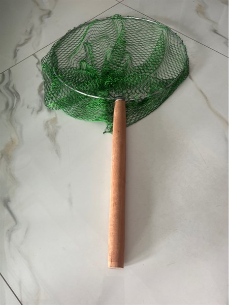 Vợt cá cán cây 4T tròn lưới chỉ xanh 2p5