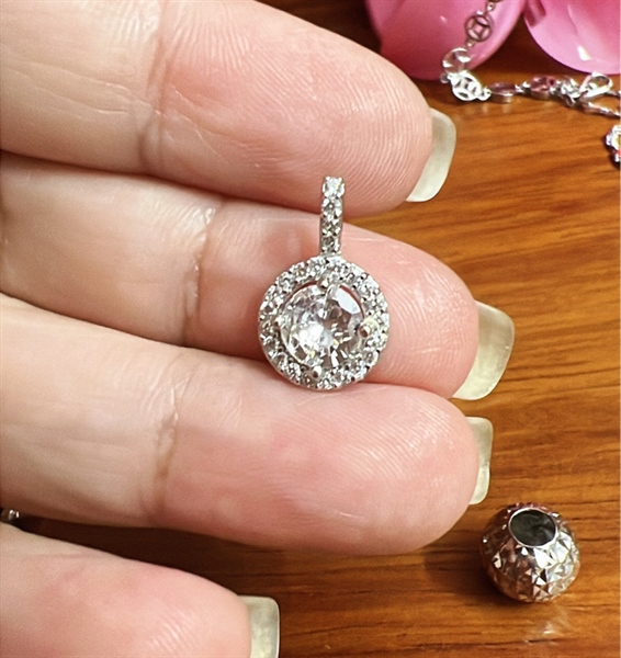 Mặt tròn đá giữa