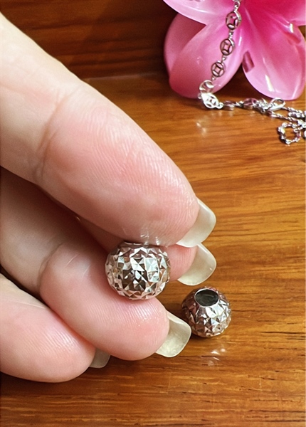 Mặt trái châu tròn