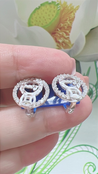 Bông trong đồng tiền chữ giữa