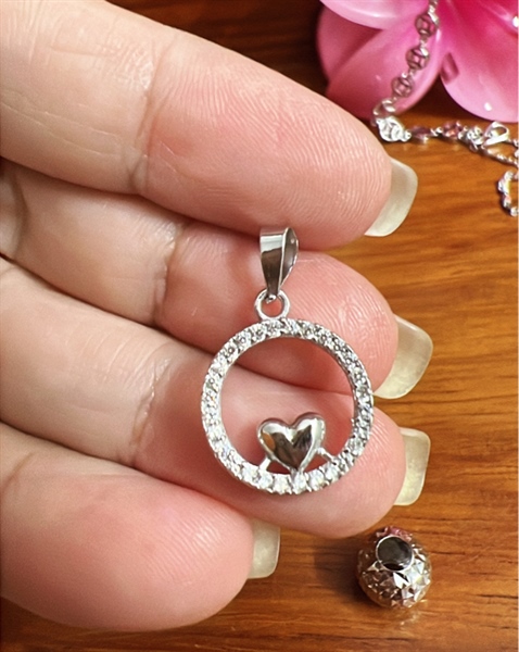 Mặt tròn đá tim trong