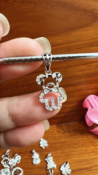 Mặt gấu tróng nơ
