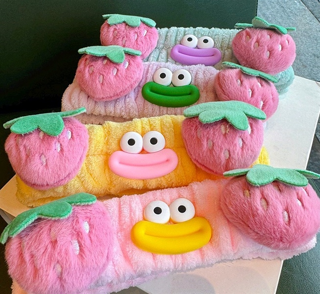 Băng đô trái dâu hài hước